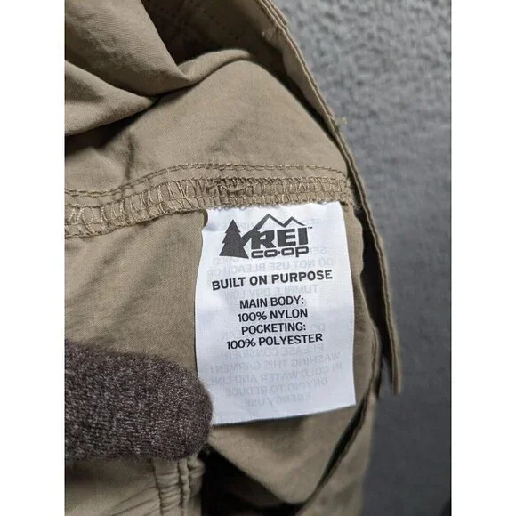 REI Co-op Shorts Mens 40 Nylon Hiking Outdoor Relaxed Cargo Pockets Beige - Picture 4 of 16
